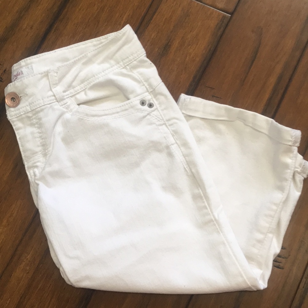 White stretch Candie’s capris size 11